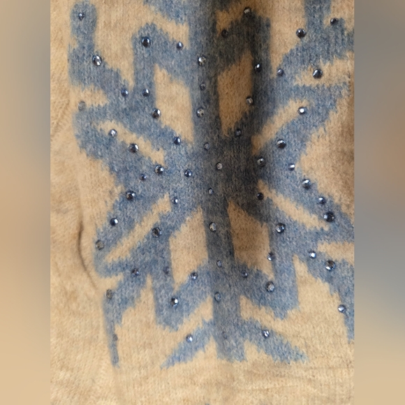 CeCe sweater L/XL heather cream Nwt blue sparkle snowflakes warm snow ski xmas - Picture 12 of 15